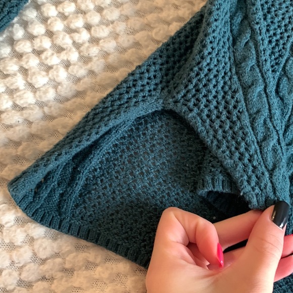 Super cute American eagle outfitters sweater - Picture 3 of 5